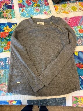 Abercrombie & Fitch Gray Knit Sweater